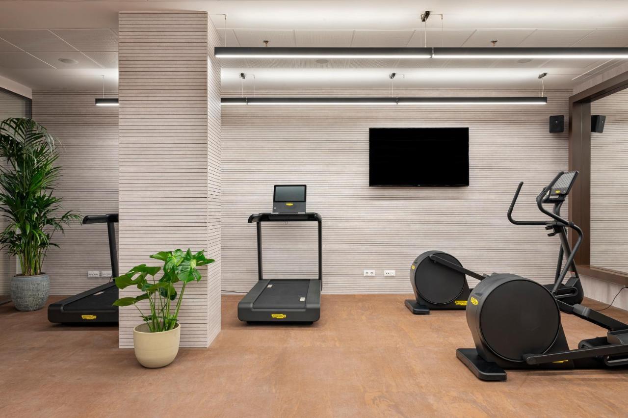 Hotel Me Barcellona Esterno foto The gym at the hotel