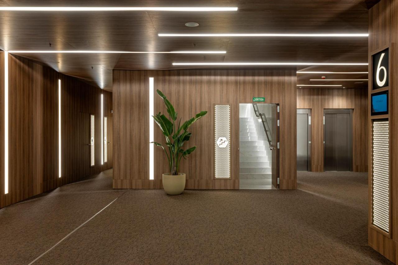 Hotel Me Barcellona Esterno foto Interior of the new terminal