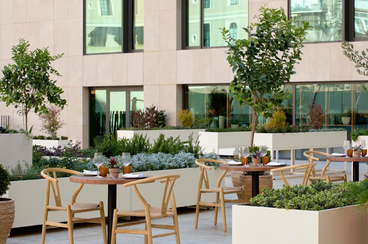 Hotel Me Barcellona Esterno foto The outdoor terrace at the restaurant